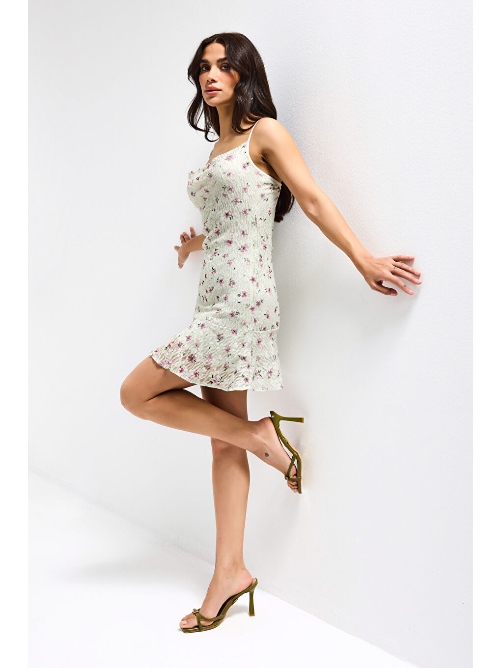 Kadın Ekru Yeşil s6 Çiçek Desen-3 Esnek Kumaş Askılı Mini Elbise-2