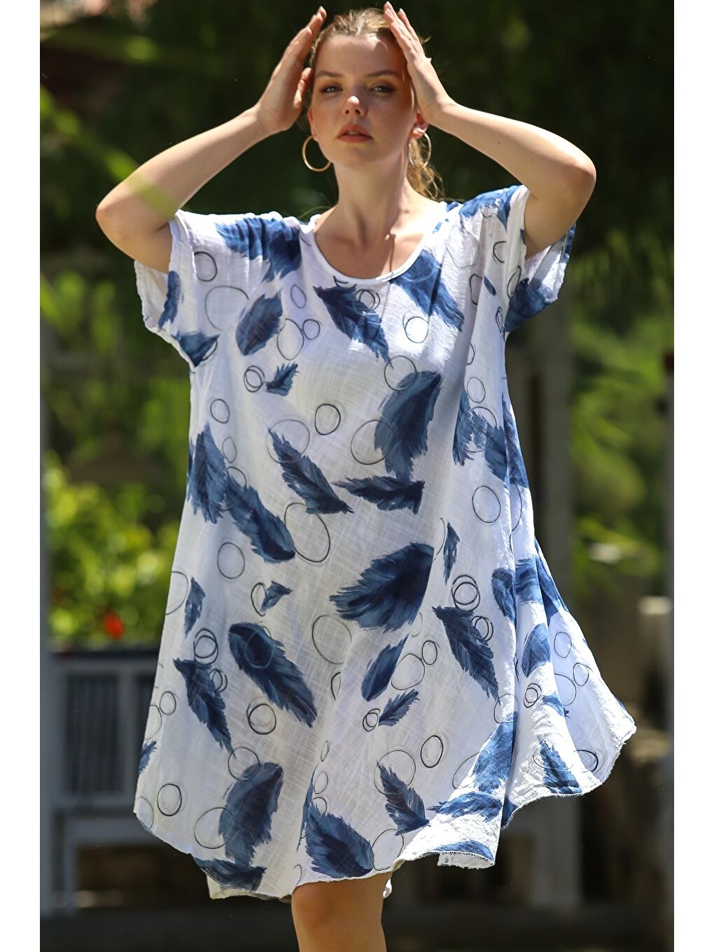 İtalyan Beyaz Havuz Yaka Kısa Kol Allover Baskılı Casual Oversize Dokuma Elbise 110 75