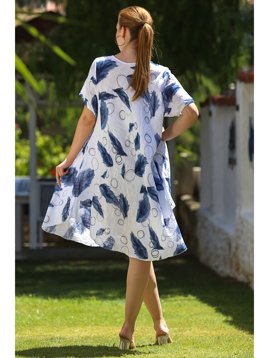 İtalyan Beyaz Havuz Yaka Kısa Kol Allover Baskılı Casual Oversize Dokuma Elbise 110 75-1