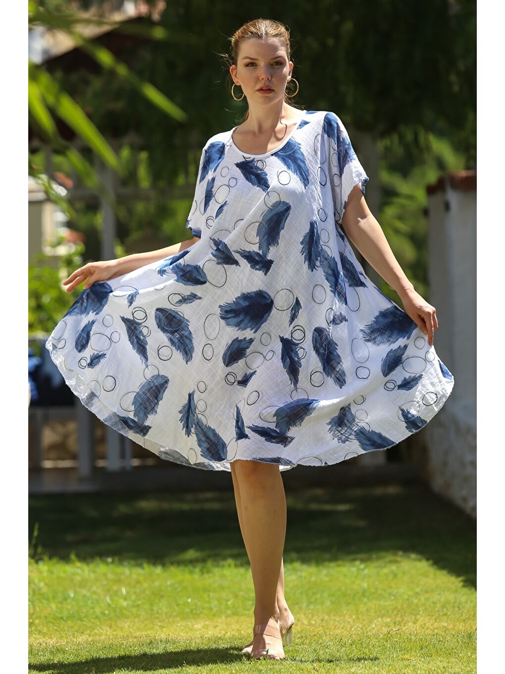 İtalyan Beyaz Havuz Yaka Kısa Kol Allover Baskılı Casual Oversize Dokuma Elbise 110 75-2