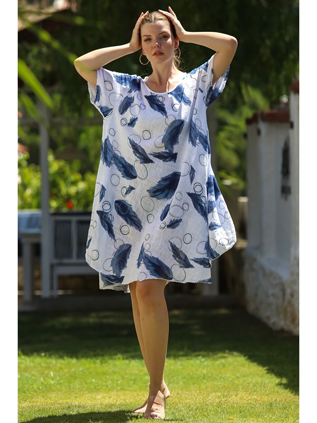 İtalyan Beyaz Havuz Yaka Kısa Kol Allover Baskılı Casual Oversize Dokuma Elbise 110 75-3