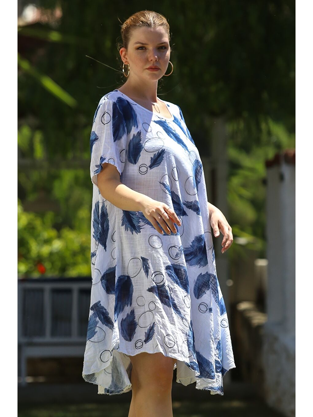 İtalyan Beyaz Havuz Yaka Kısa Kol Allover Baskılı Casual Oversize Dokuma Elbise 110 75-4