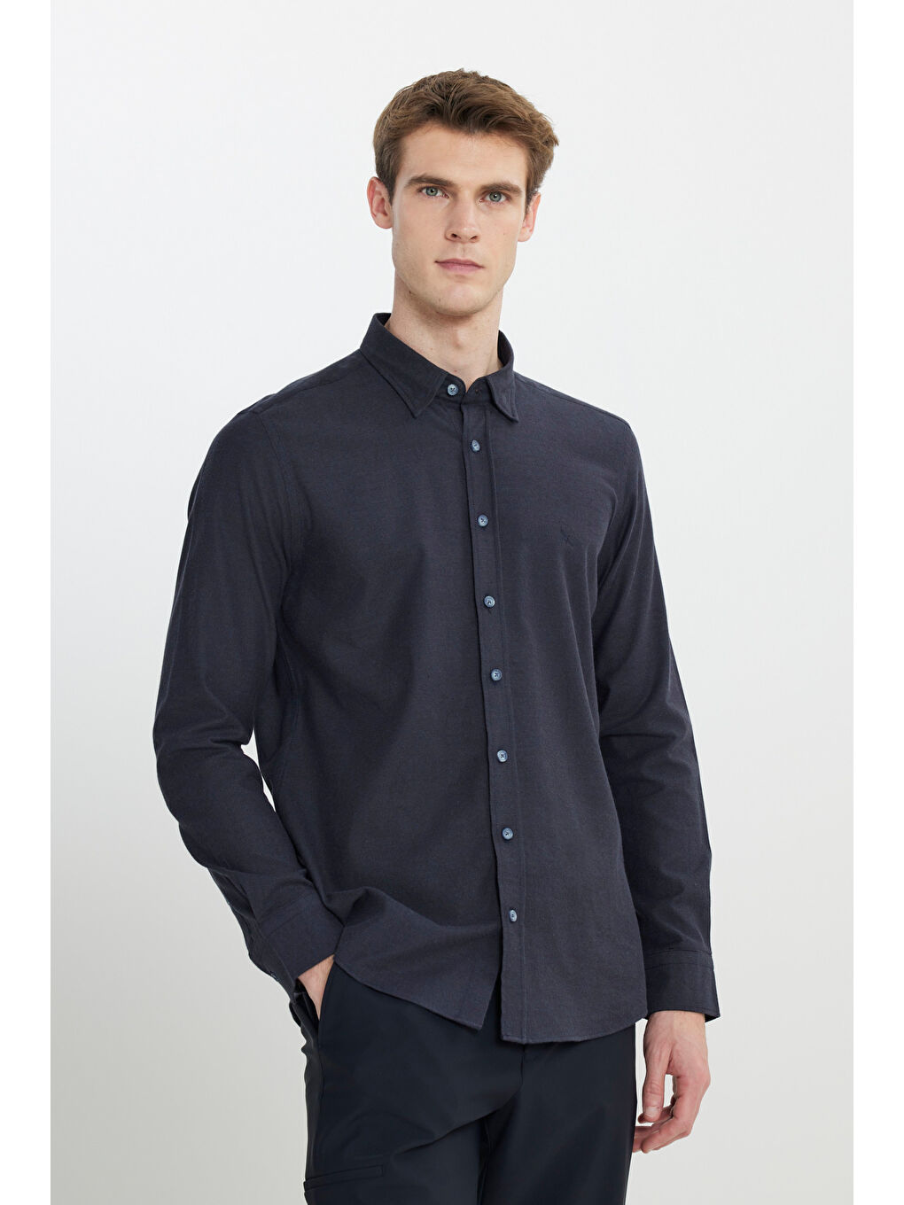 Erkek Lacivert %100 Pamuk Flanel Slim Fit Dar Kesim Gizli Düğmeli Yaka Gömlek-3