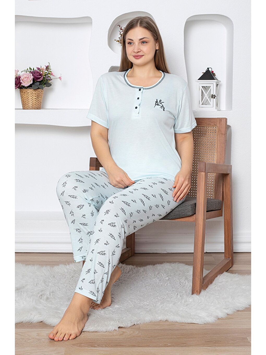 Mavi Çiçek Desenli Büyük Beden Pijama Takımı-1