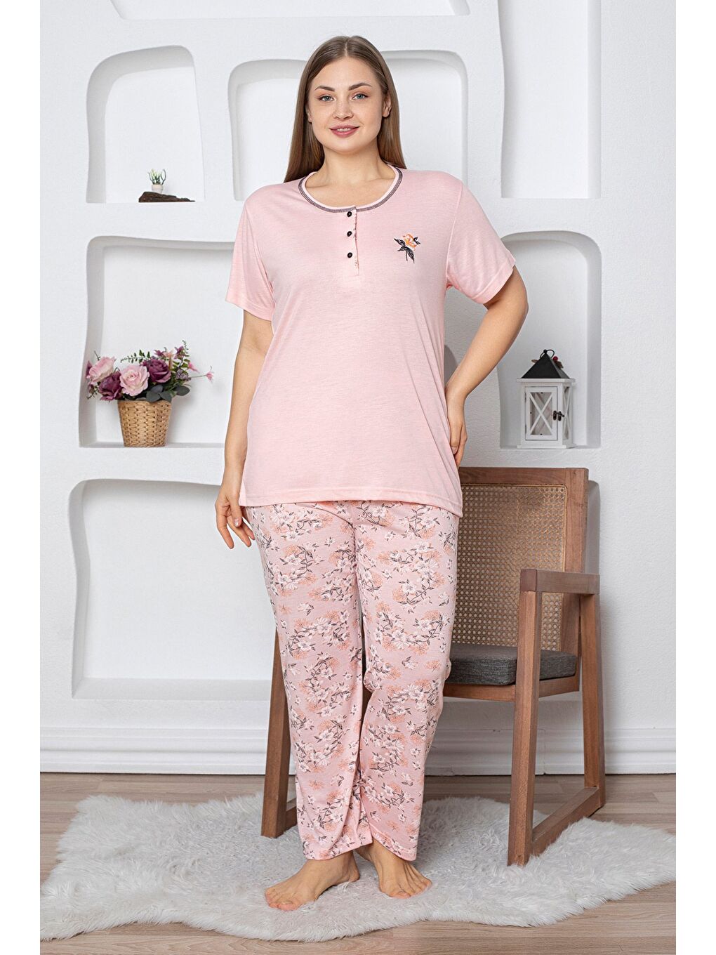 Pembe Çiçek Desenli Büyük Beden Pijama Takımı-1