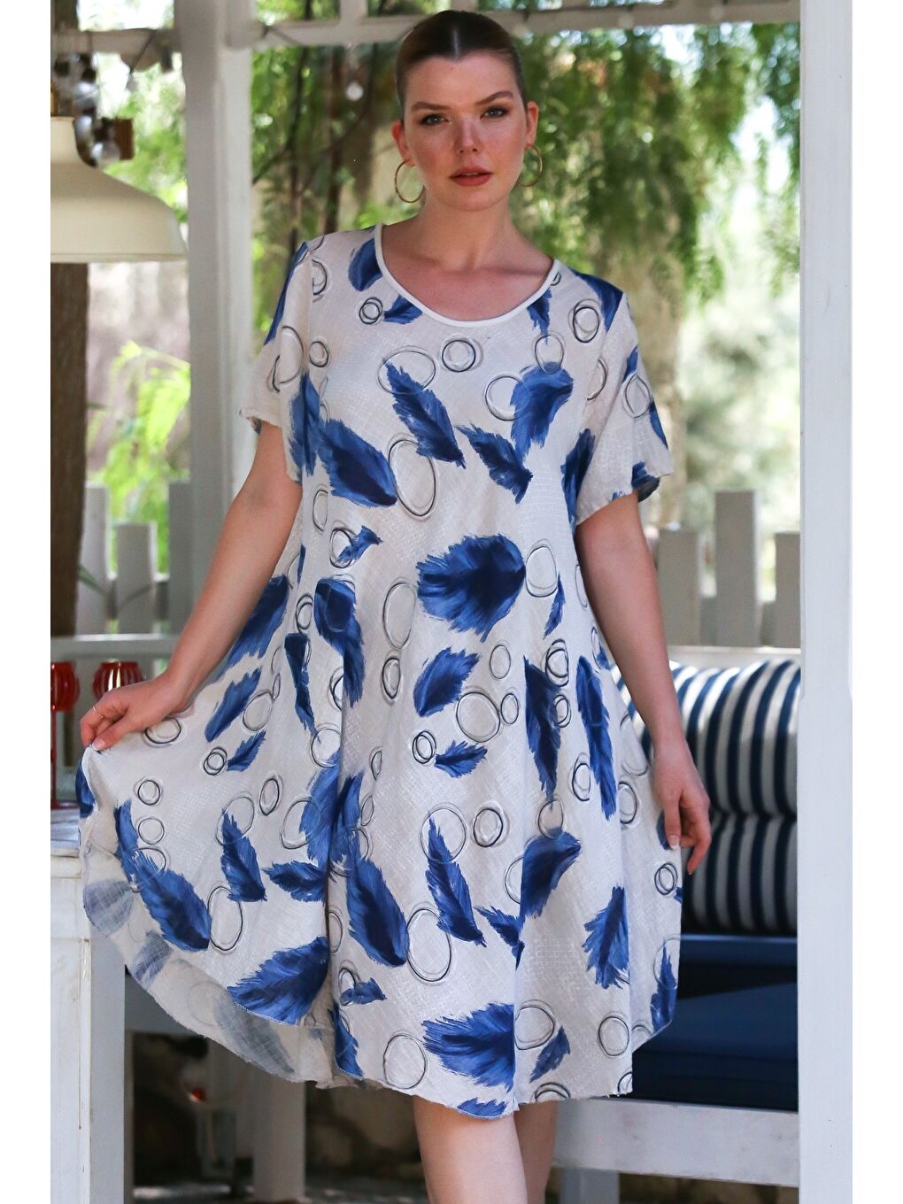 İtalyan Bej Havuz Yaka Kısa Kol Allover Baskılı Casual Oversize Dokuma Elbise 110 75