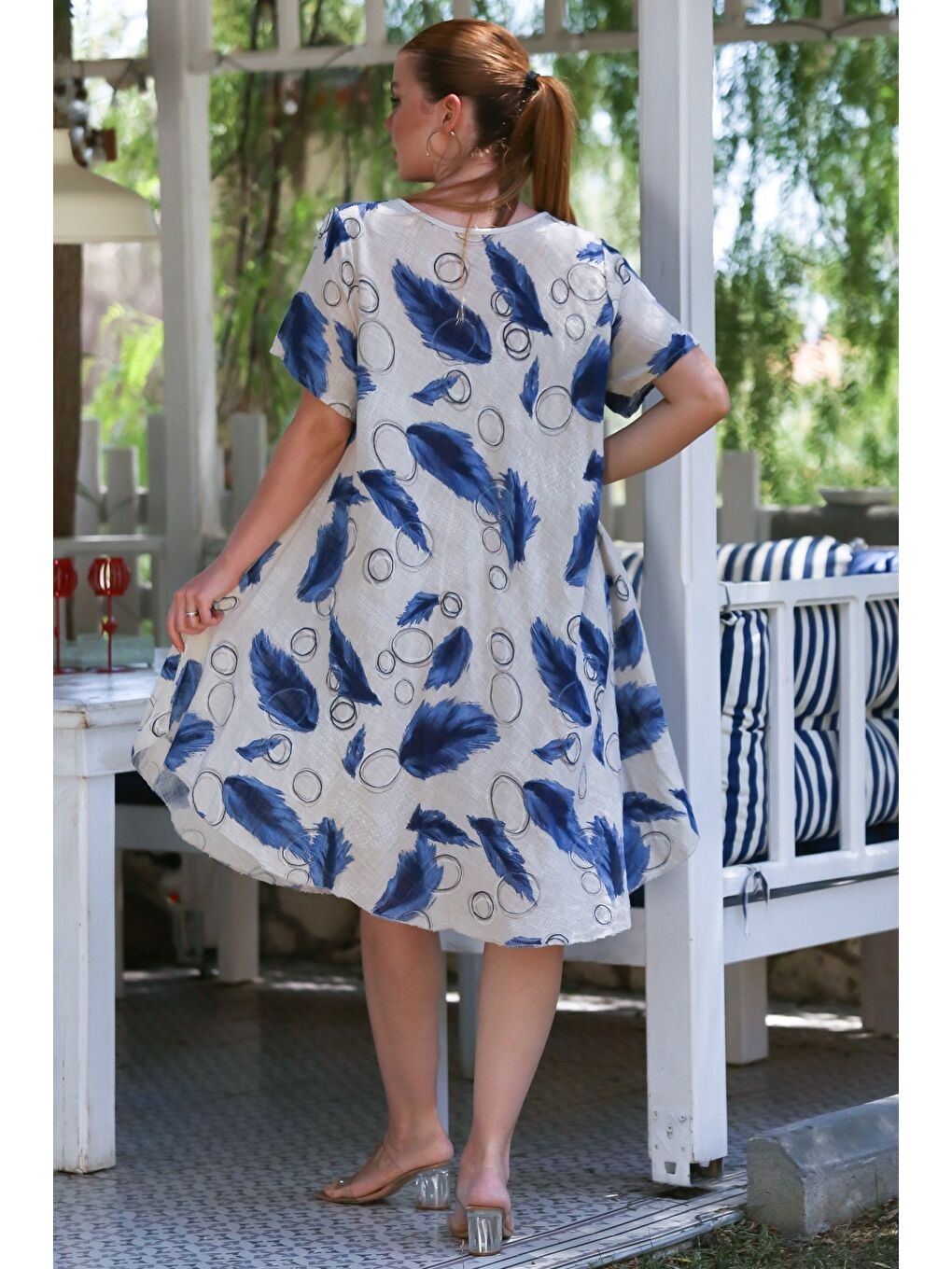 İtalyan Bej Havuz Yaka Kısa Kol Allover Baskılı Casual Oversize Dokuma Elbise 110 75-1