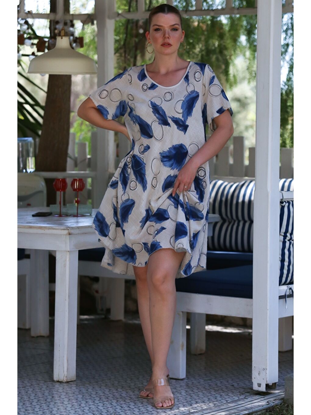 İtalyan Bej Havuz Yaka Kısa Kol Allover Baskılı Casual Oversize Dokuma Elbise 110 75-5