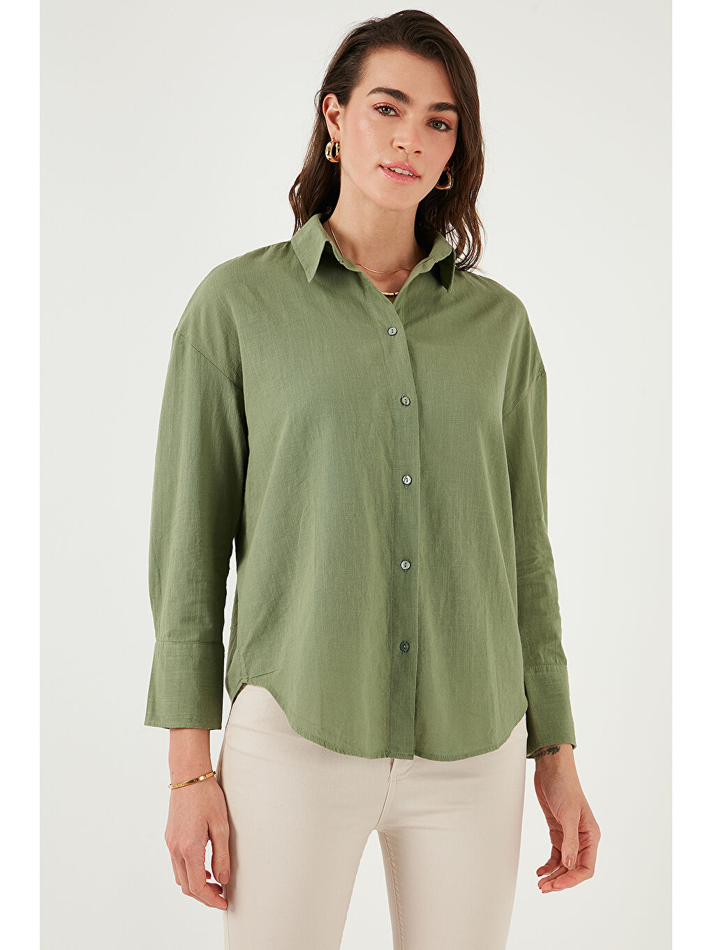 Haki Pamuklu Regular Fit Uzun Kollu Düz Kadın Gömlek CF25S168305-3