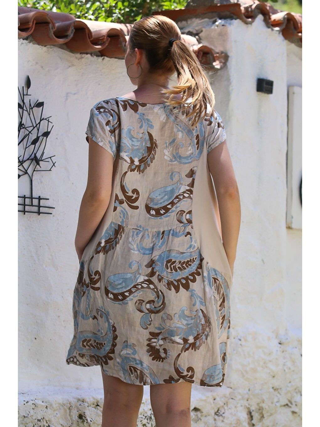 İtalyan Bej Kayık Yaka Düşük Kol Şal Desenli Gizli Cepli Casual Keten Dokuma Elbise 100 65-1