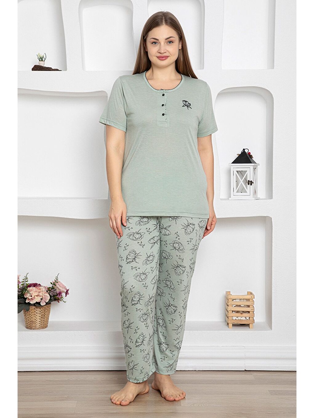 Turkuaz Çiçek Desenli Büyük Beden Pijama Takımı-1