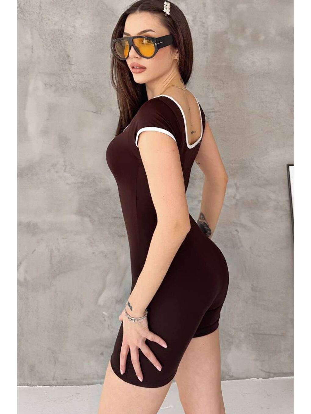 Kadın Kahverengi Kısa Kollu Şort Tulum Kare Yaka Vücuda Oturan Fit Tulum-1