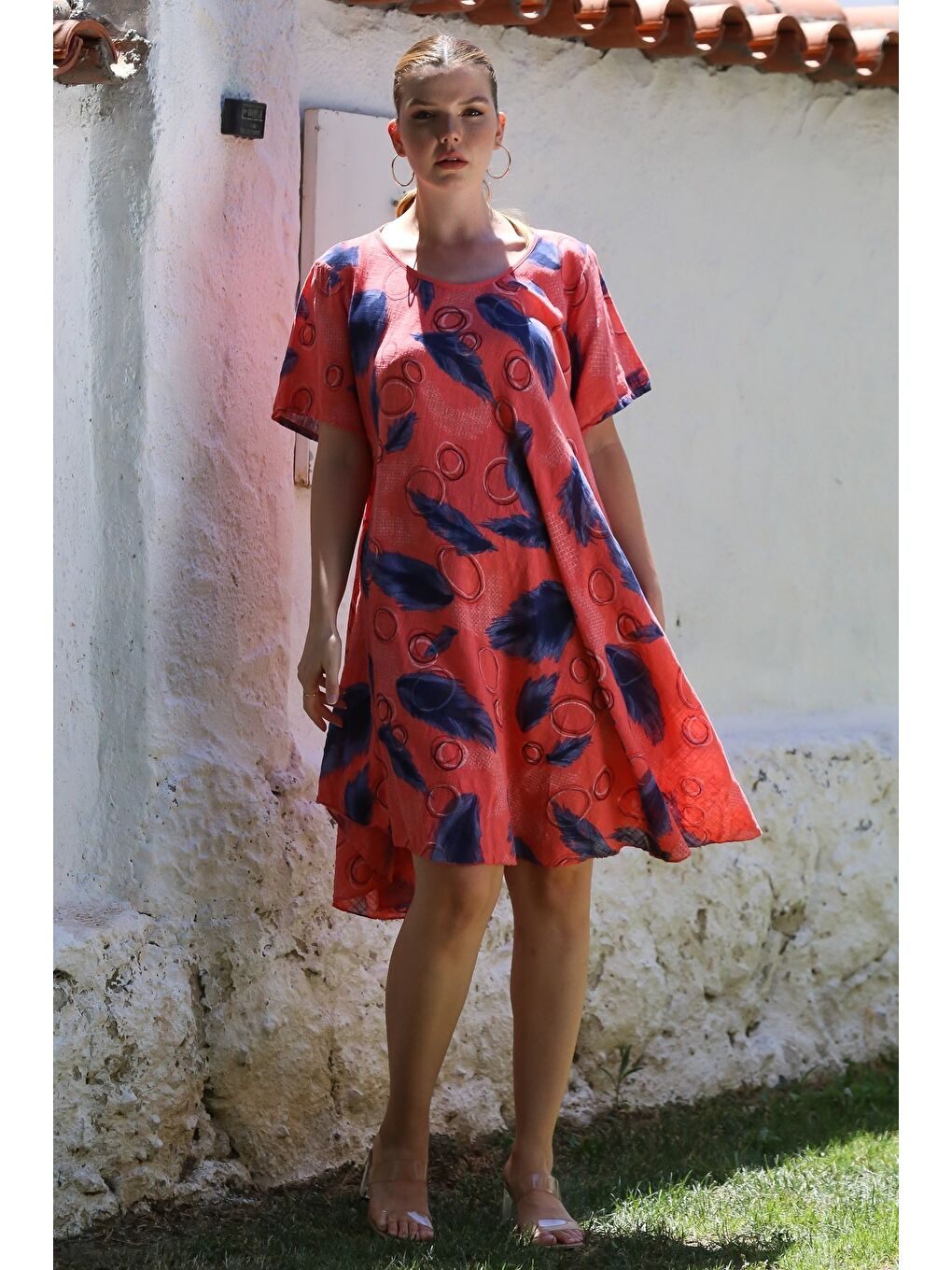 Kırmızı İtalyan Narçiçeği Havuz Yaka Kısa Kol Allover Baskılı Casual Oversize Dokuma Elbise 110 75-3