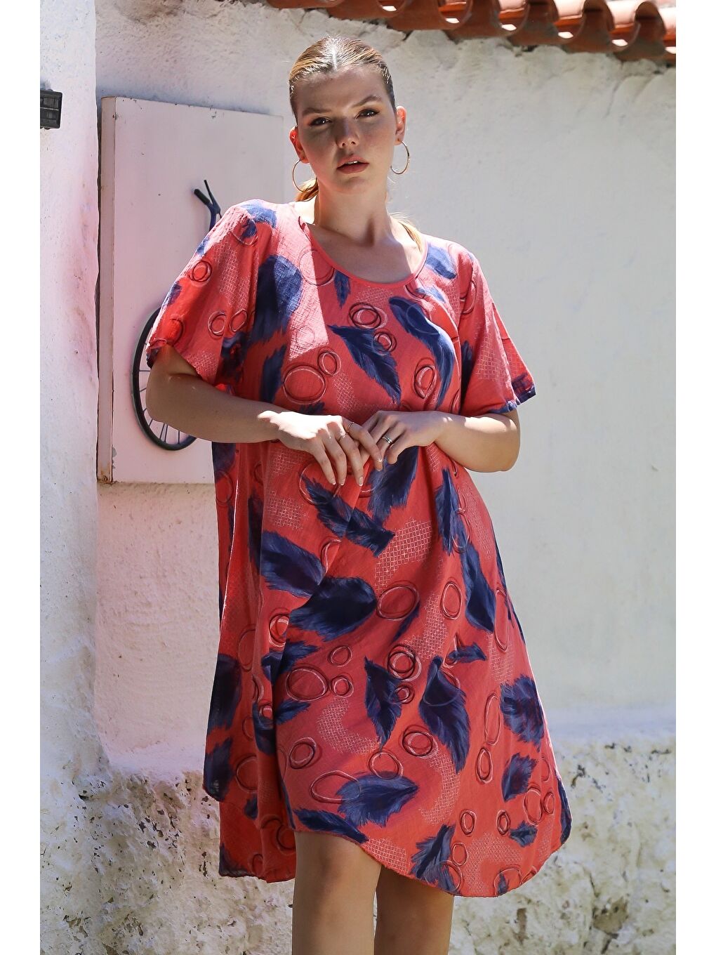 Kırmızı İtalyan Narçiçeği Havuz Yaka Kısa Kol Allover Baskılı Casual Oversize Dokuma Elbise 110 75-6