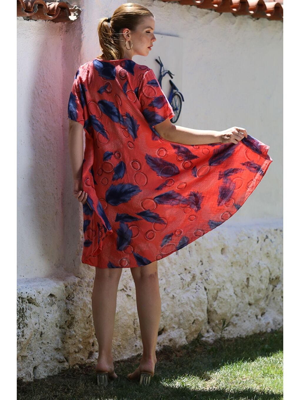 Kırmızı İtalyan Narçiçeği Havuz Yaka Kısa Kol Allover Baskılı Casual Oversize Dokuma Elbise 110 75-7