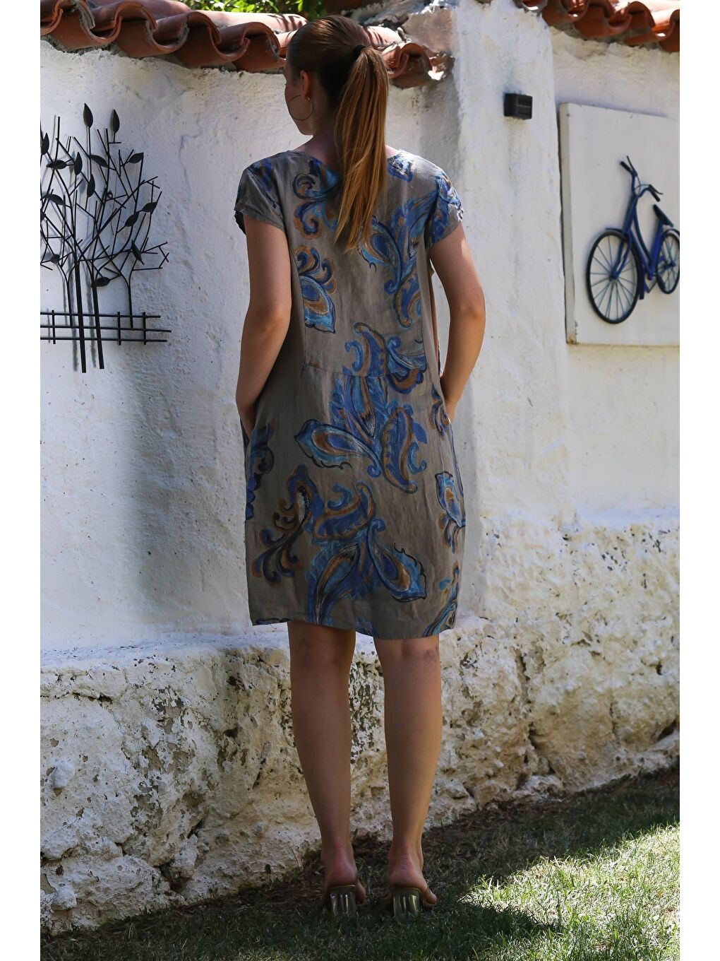 Bej İtalyan Vizon Kayık Yaka Düşük Kol Şal Desenli Gizli Cepli Casual Keten Dokuma Elbise 100 65-1