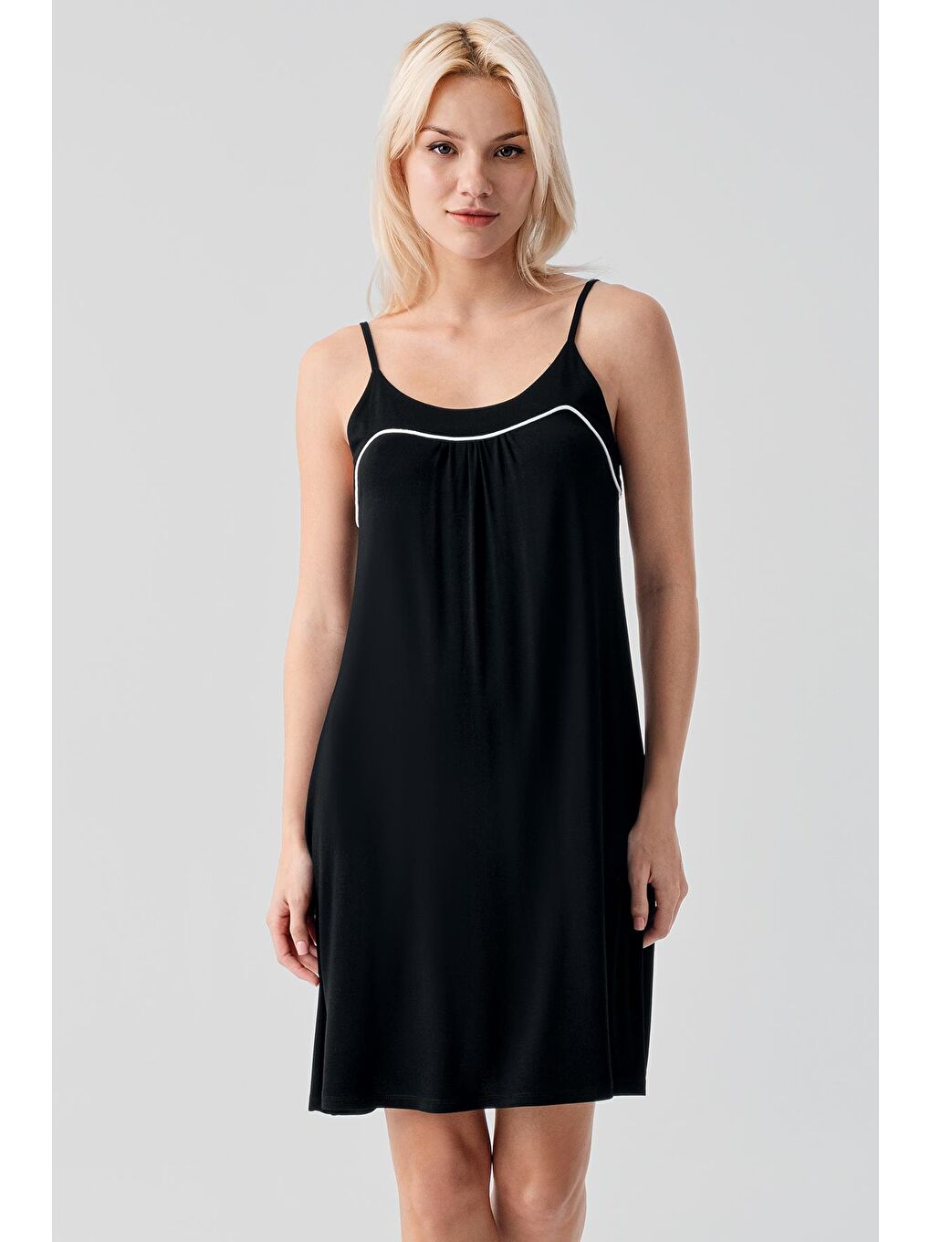 Siyah Askılı Biyeli Kısa Elastanlı Esnek Viskoz Sabahlık Gecelik Takım 19415-1