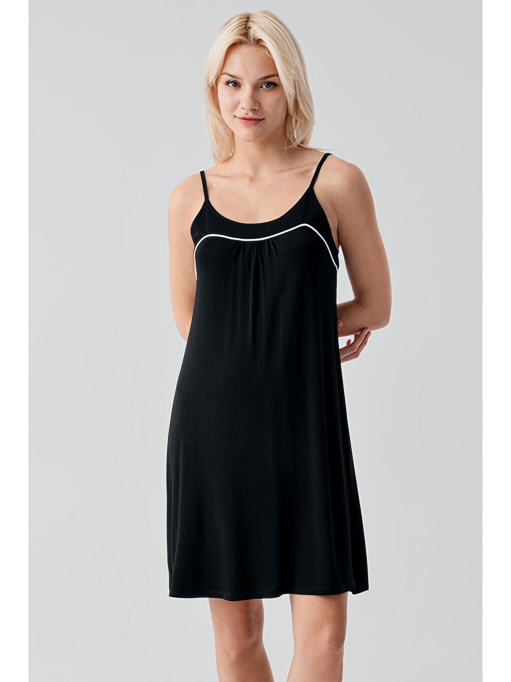 Siyah Askılı Biyeli Kısa Elastanlı Esnek Viskoz Sabahlık Gecelik Takım 19415-2