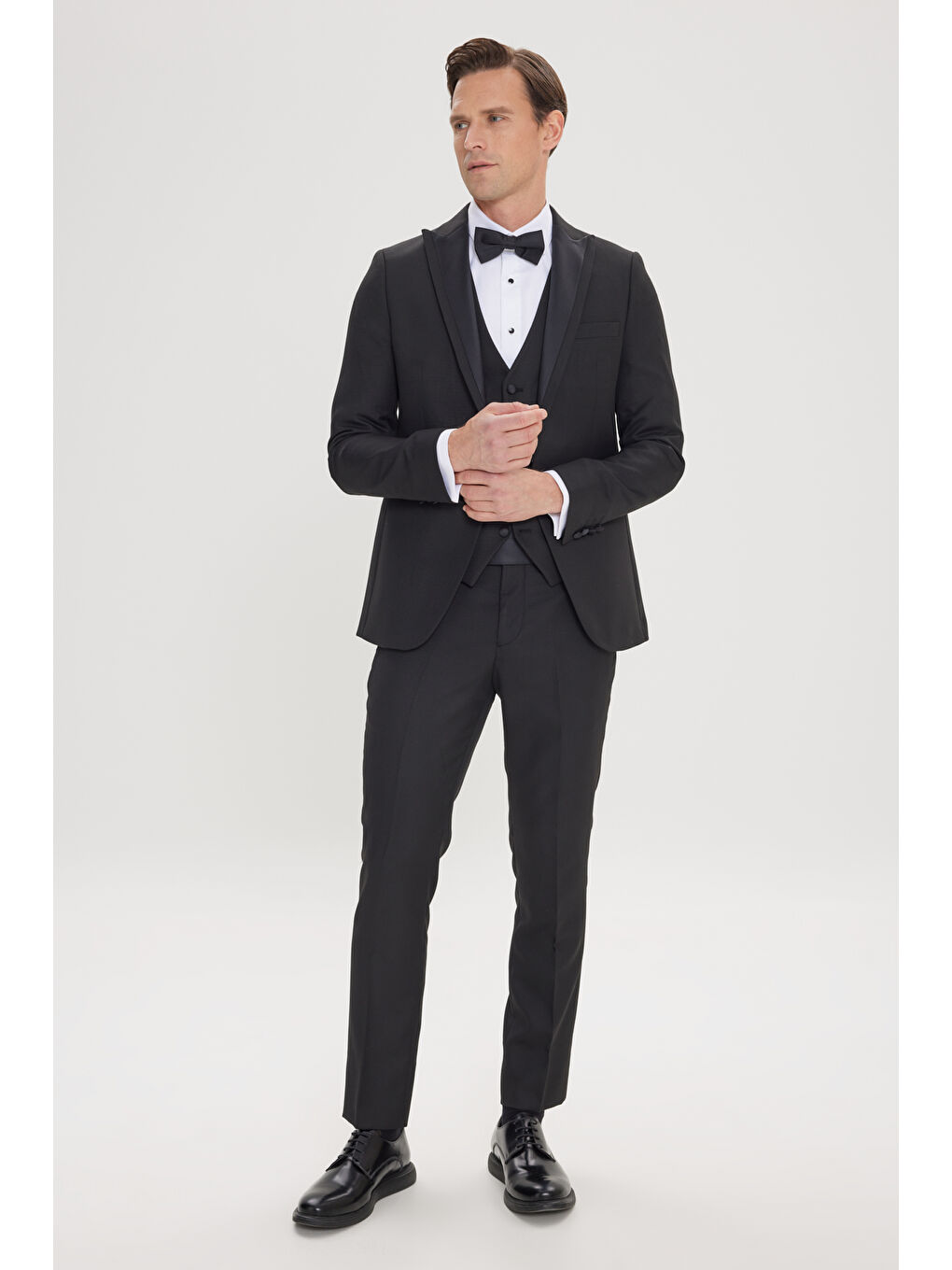 Erkek Siyah Slim Fit Dar Kesim Kırlangıç Yaka Balıksırtı Desenli Yelekli Smokin Takım-1