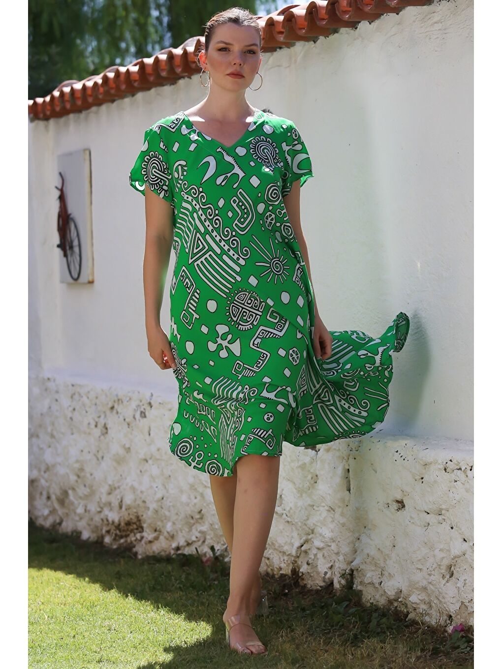 İtalyan Yeşil V Yaka Düşük Kol Allover Baskılı Casual Oversize Dokuma Elbise 120 68-3