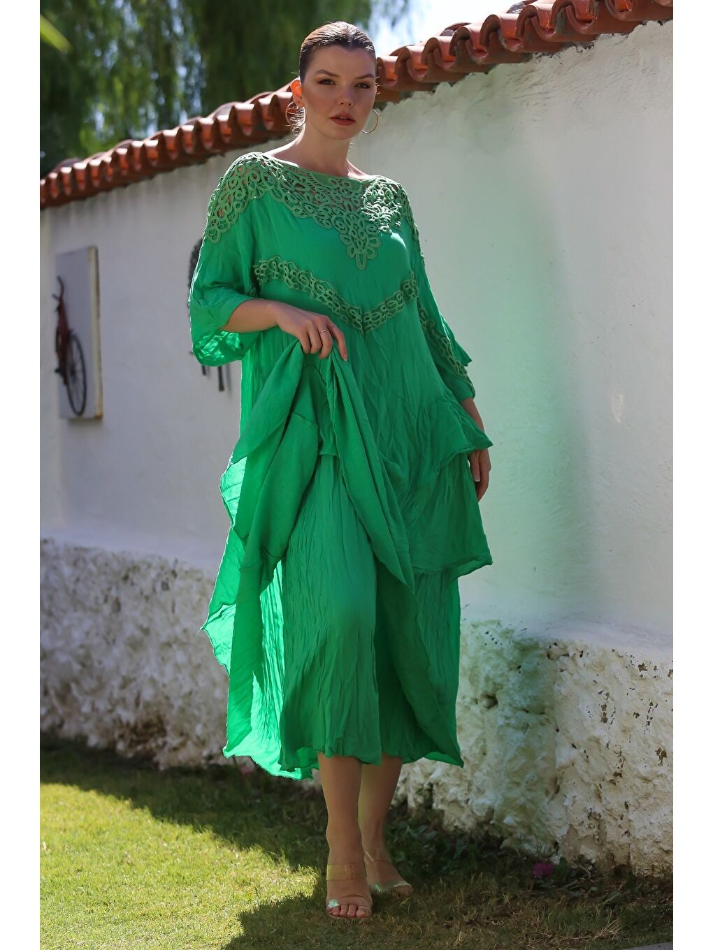 İtalyan Yeşil Kayık Yaka 3/4 Kol Astarlı Katlı Dantelli Casual Dokuma Elbise 130 66-3