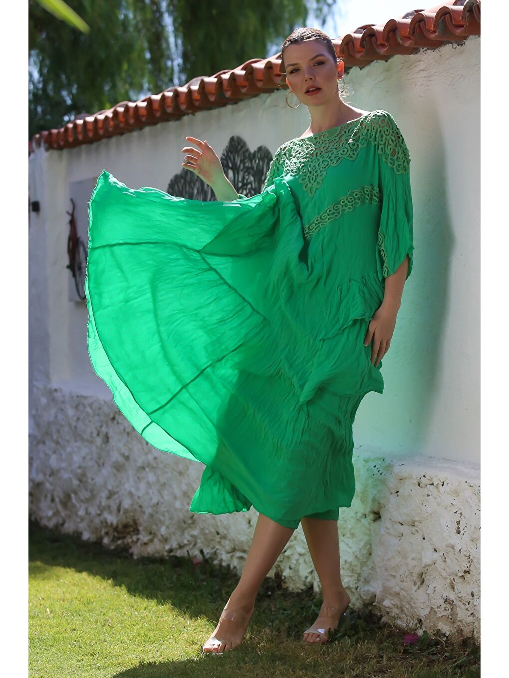 İtalyan Yeşil Kayık Yaka 3/4 Kol Astarlı Katlı Dantelli Casual Dokuma Elbise 130 66-5