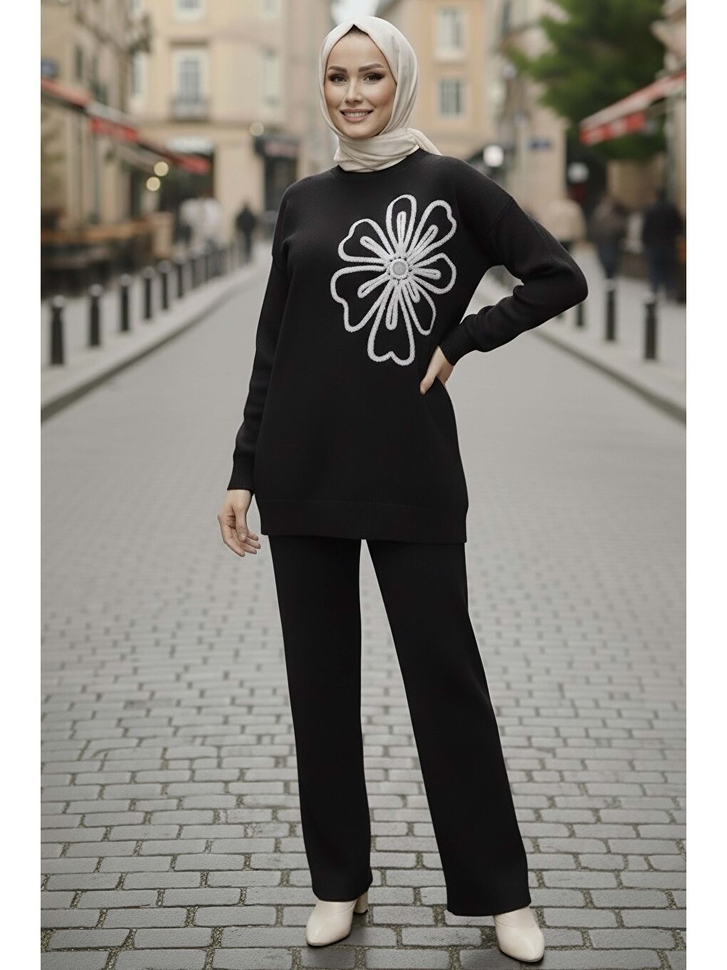 Çiçek Nakışlı İkili Triko Takım Siyah - 28062-SIYAH