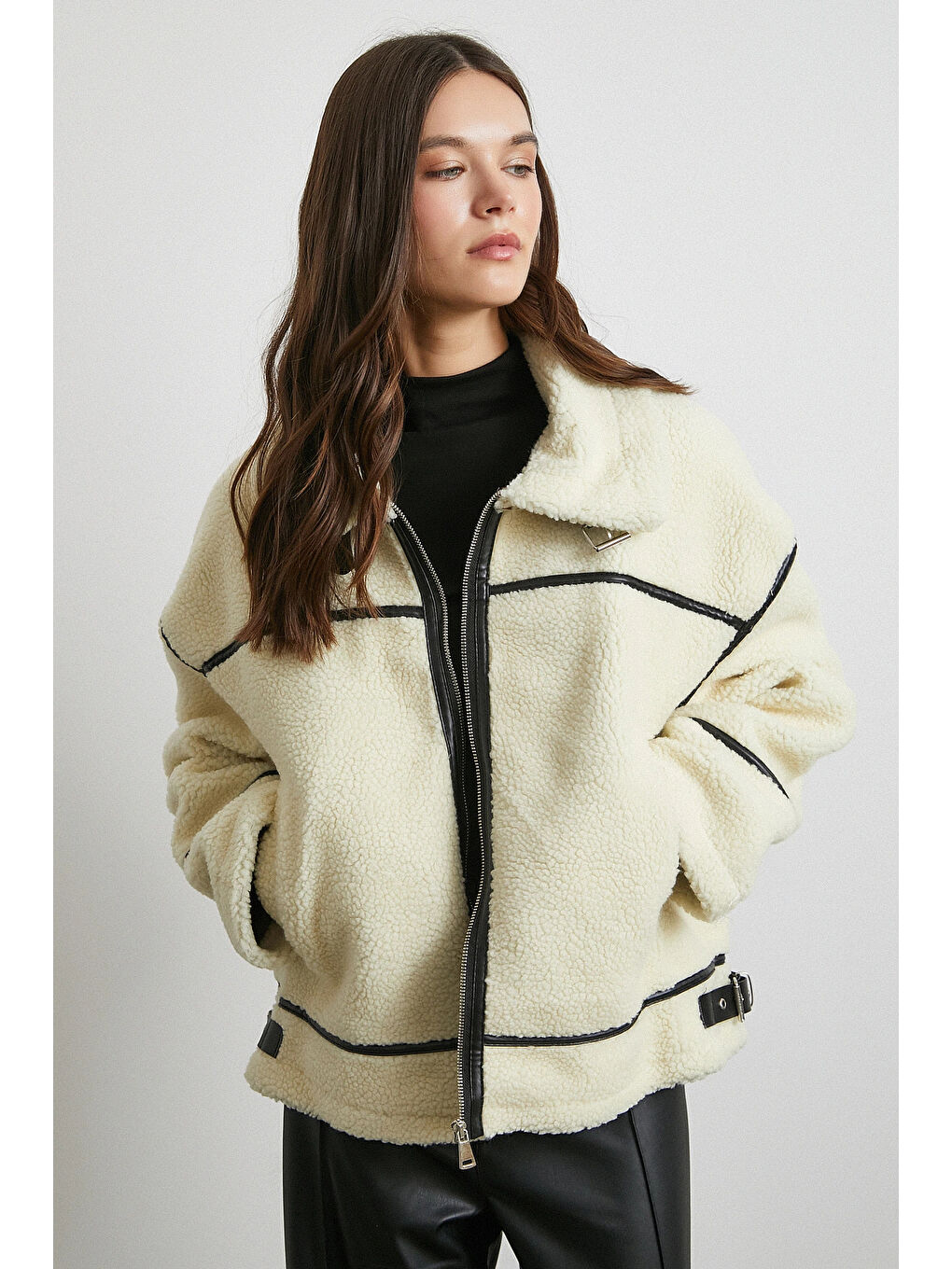 Ekru Ters Detay Lamine Biker Ceket Krem