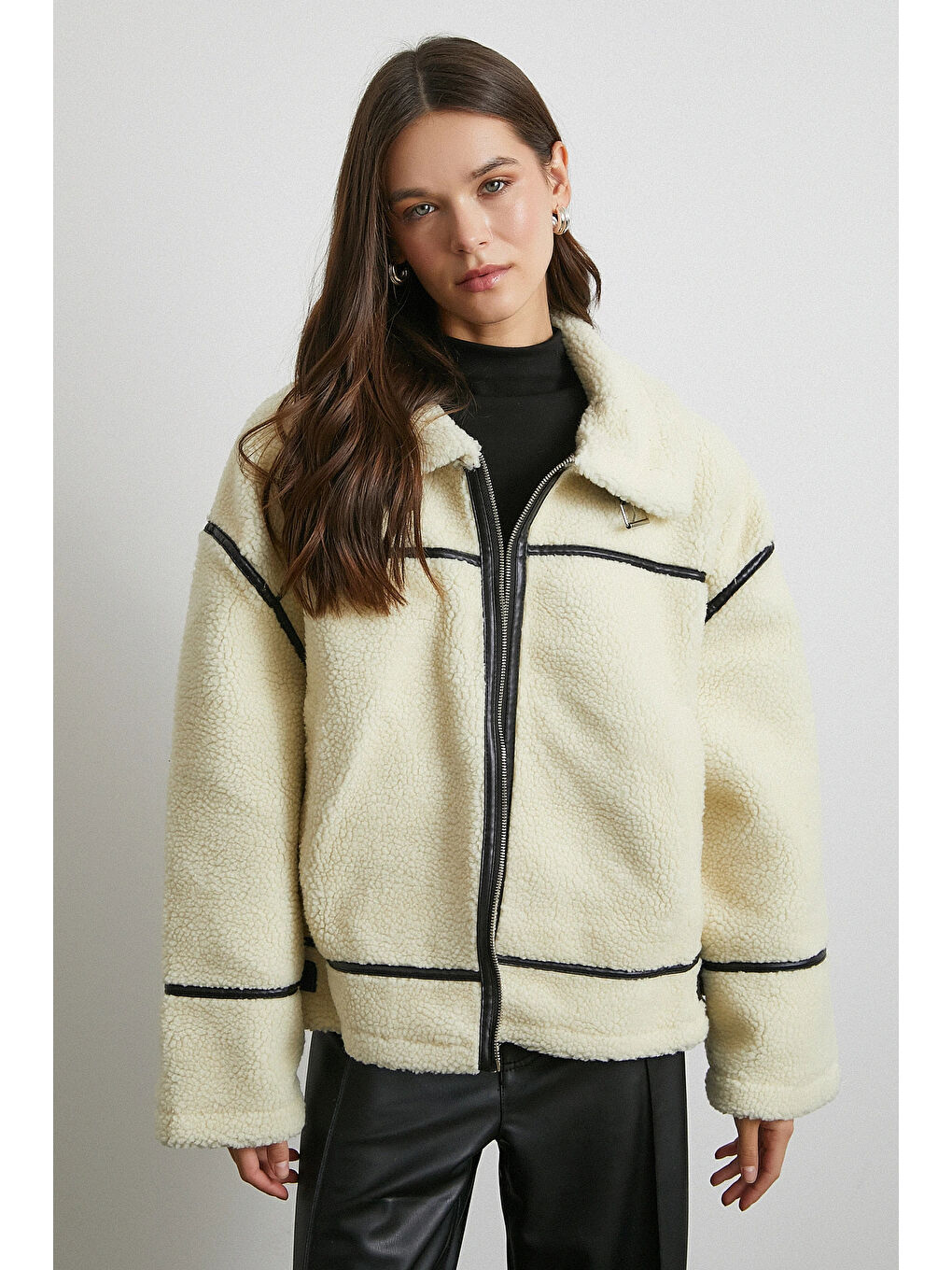 Ekru Ters Detay Lamine Biker Ceket Krem-3