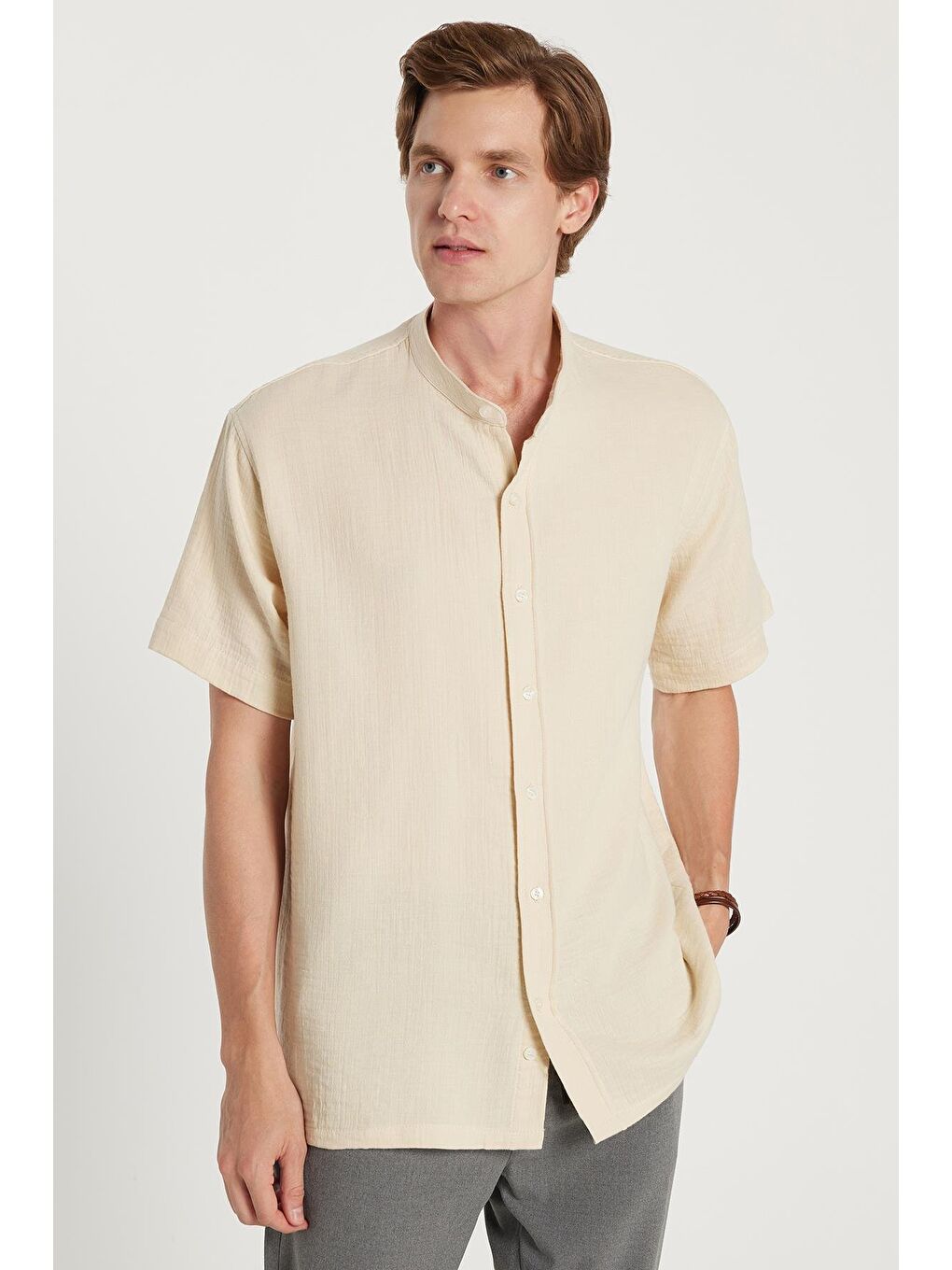 Erkek Relax Fit Rahat Kesim %100 Pamuk Müslin Kumaş Kısa Kollu Spor Hakim Yaka Bej Gömlek