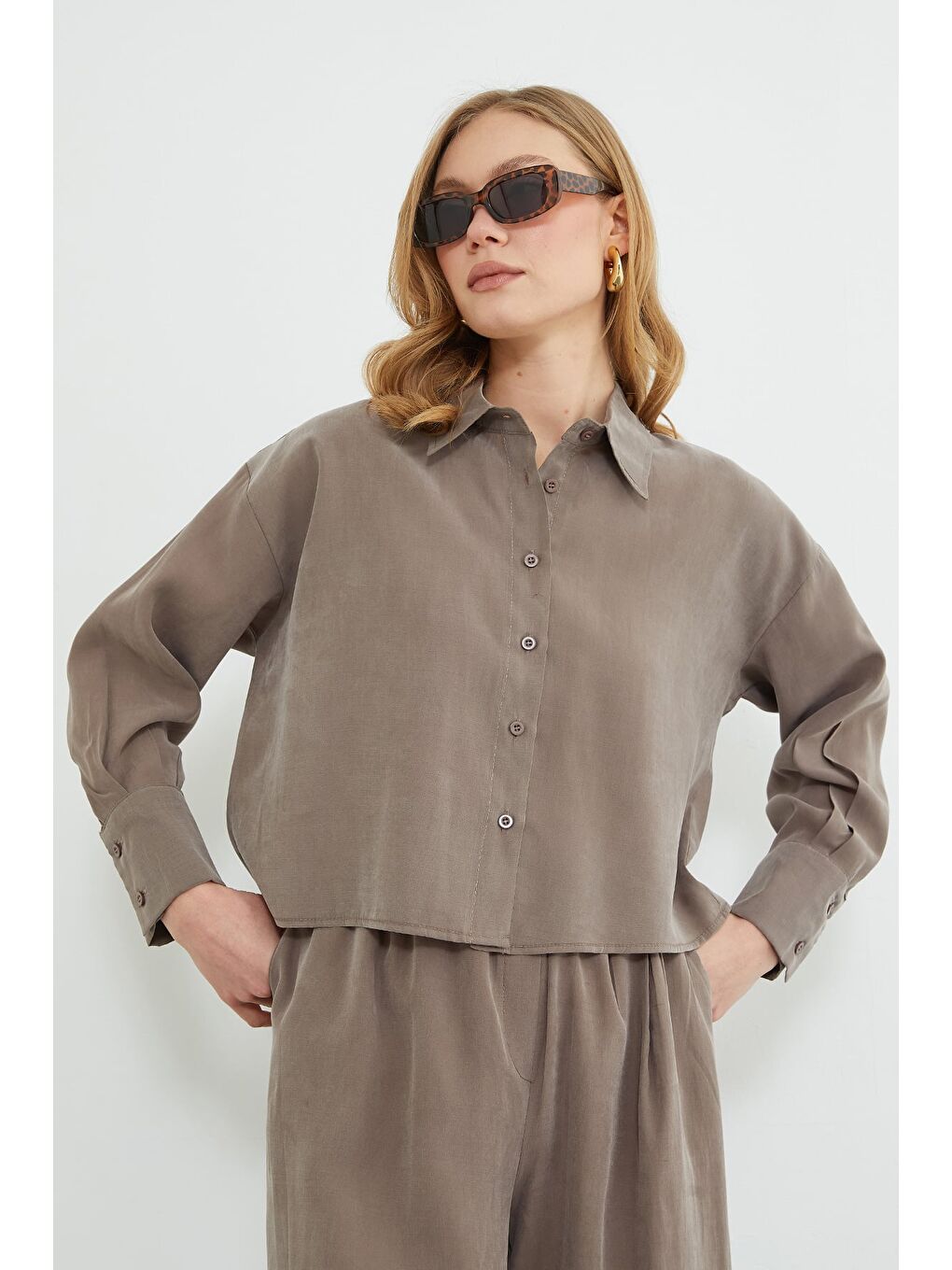 Bej Basic Düğmeli Salaş Crop Gömlek-1