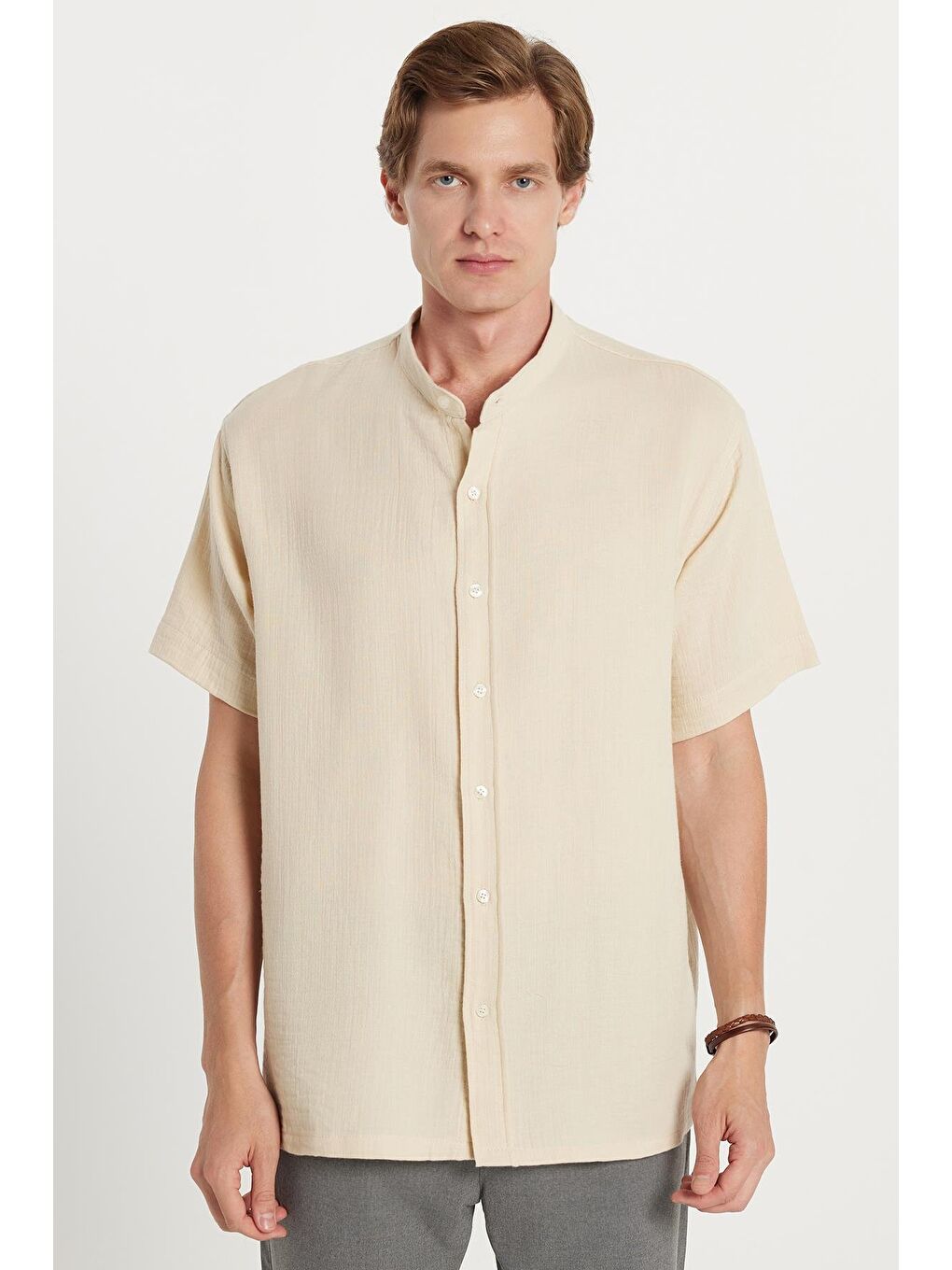 Erkek Relax Fit Rahat Kesim %100 Pamuk Müslin Kumaş Kısa Kollu Spor Hakim Yaka Bej Gömlek-3