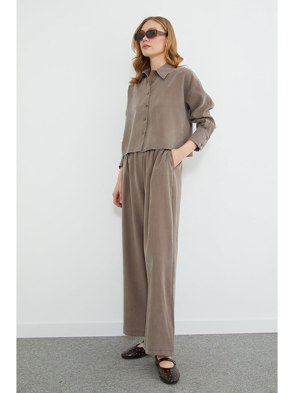 Bej Basic Düğmeli Salaş Crop Gömlek-3