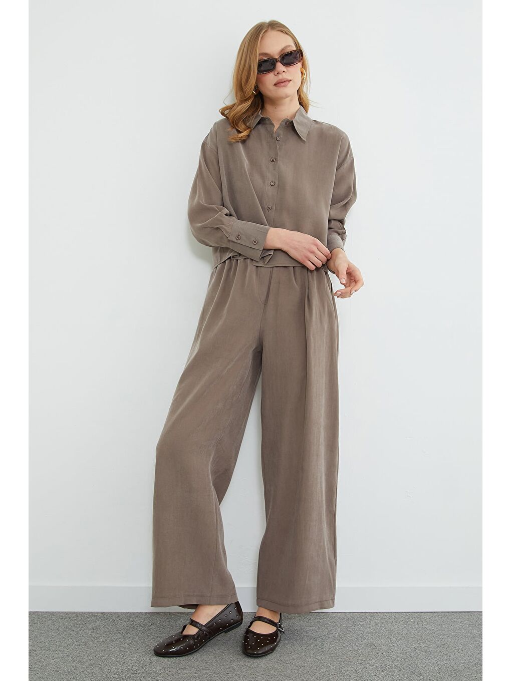 Bej Basic Düğmeli Salaş Crop Gömlek-4