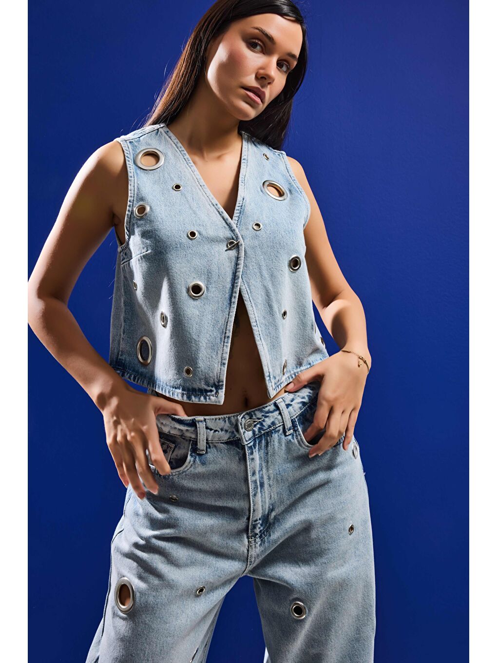 Mavi Kadın Jean Rengi 4s6-65 Rahat Kesim Kuş Gözü Detaylı Tasarım Sıfır Kol Denim Yelek
