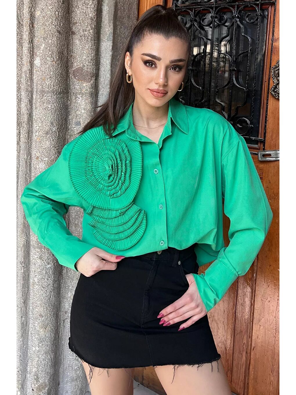 Yeşil Gül Detaylı Tarz Kadın Gömlek