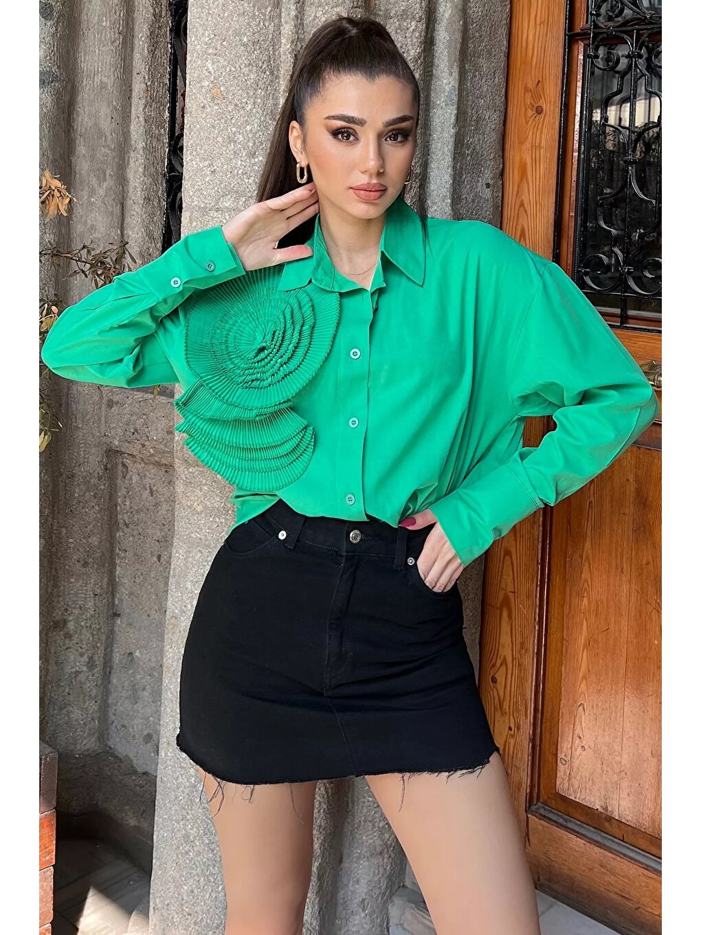 Yeşil Gül Detaylı Tarz Kadın Gömlek-1
