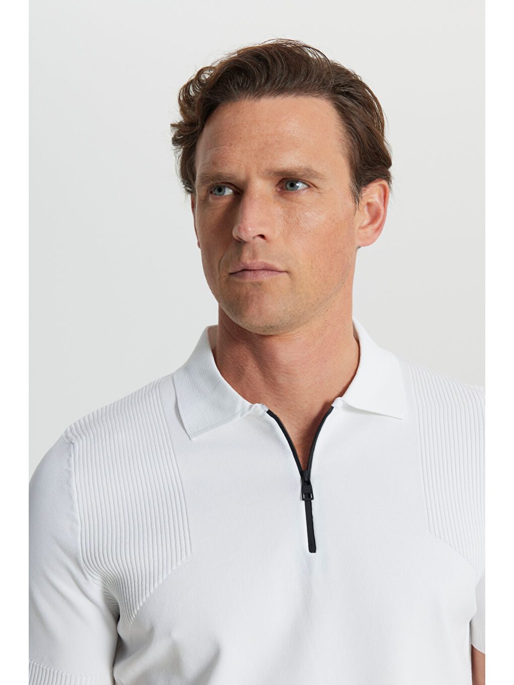 Erkek Ekru Standart Fit Normal Kesim Polo Yaka Jakarlı Triko Tişört-3