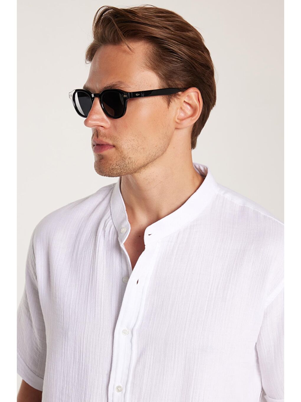 Erkek Relax Fit Rahat Kesim %100 Pamuk Müslin Kumaş Kısa Kollu Spor Hakim Yaka Beyaz Gömlek-1