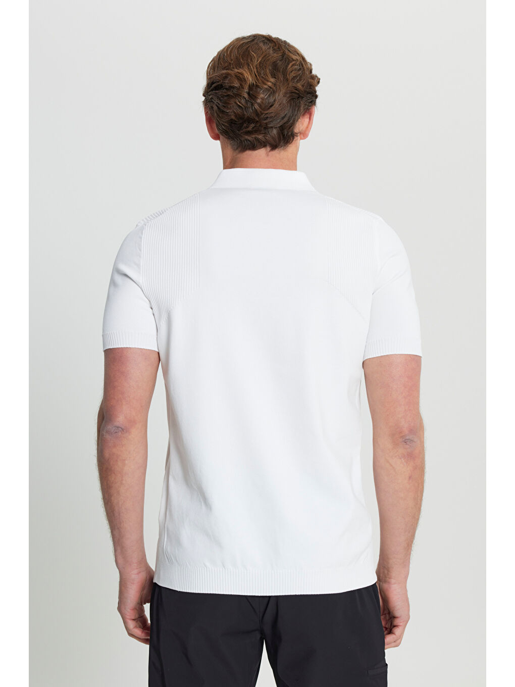 Erkek Ekru Standart Fit Normal Kesim Polo Yaka Jakarlı Triko Tişört-4