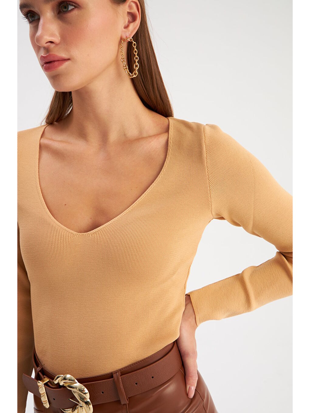 Bej V Yaka Crop Triko - Bisküvi-3