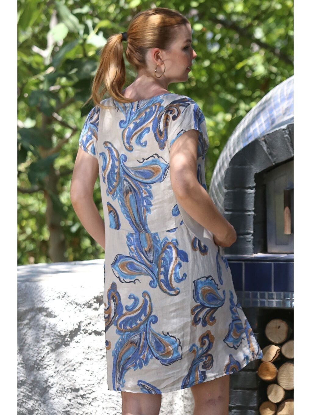 İtalyan Bej Kayık Yaka Düşük Kol Şal Desenli Gizli Cepli Casual Keten Dokuma Elbise 100 65-1