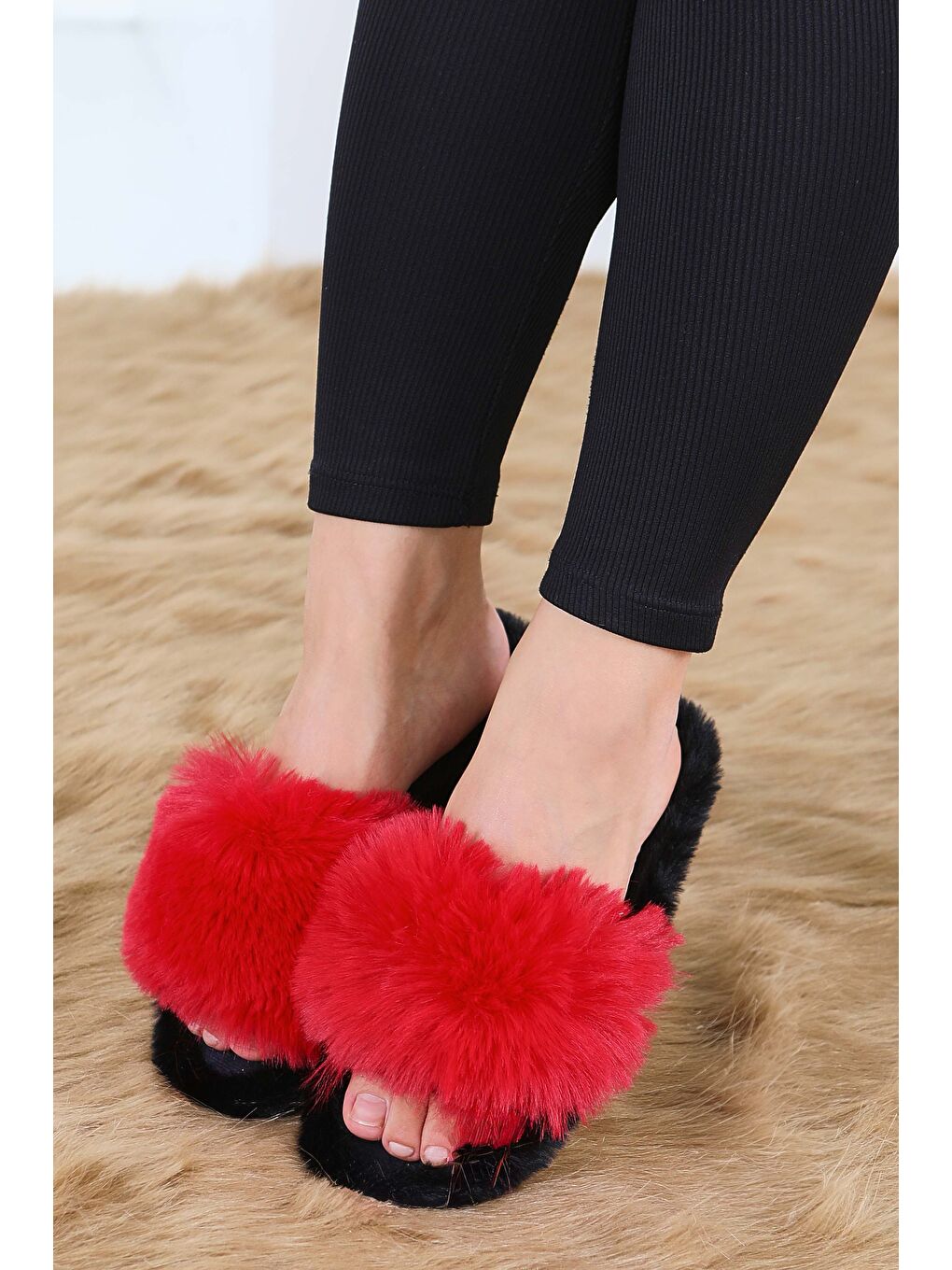 Kırmızı Kadın Kirmizi Ponponlu Ev Terliği - 27782-KIRMIZI-2