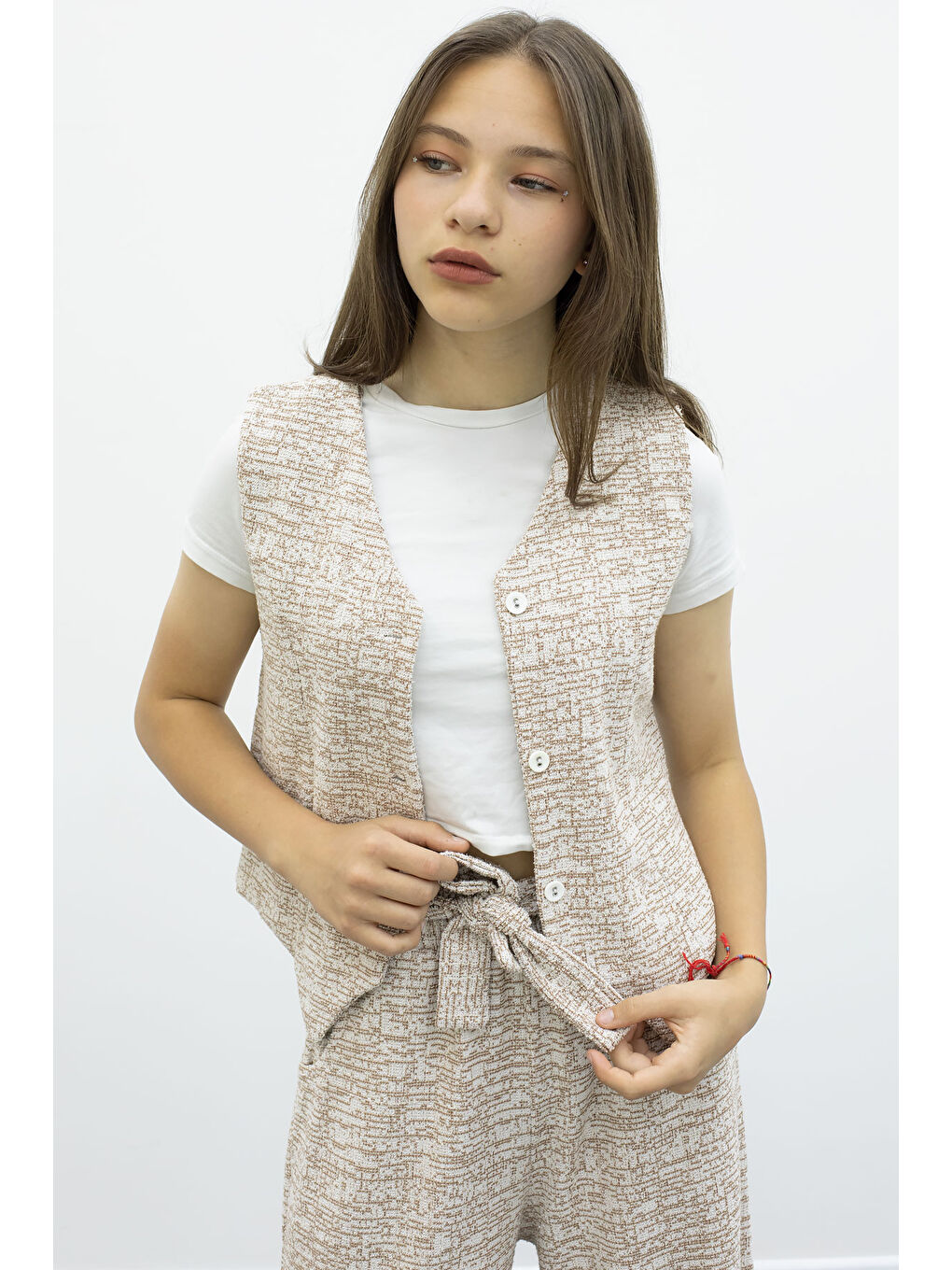 Siyah Kahve Düğmeli Yelekli Geniş Paça Kuşaklı Pantolonlu Kız Çocuk 2li Takım 21011-1