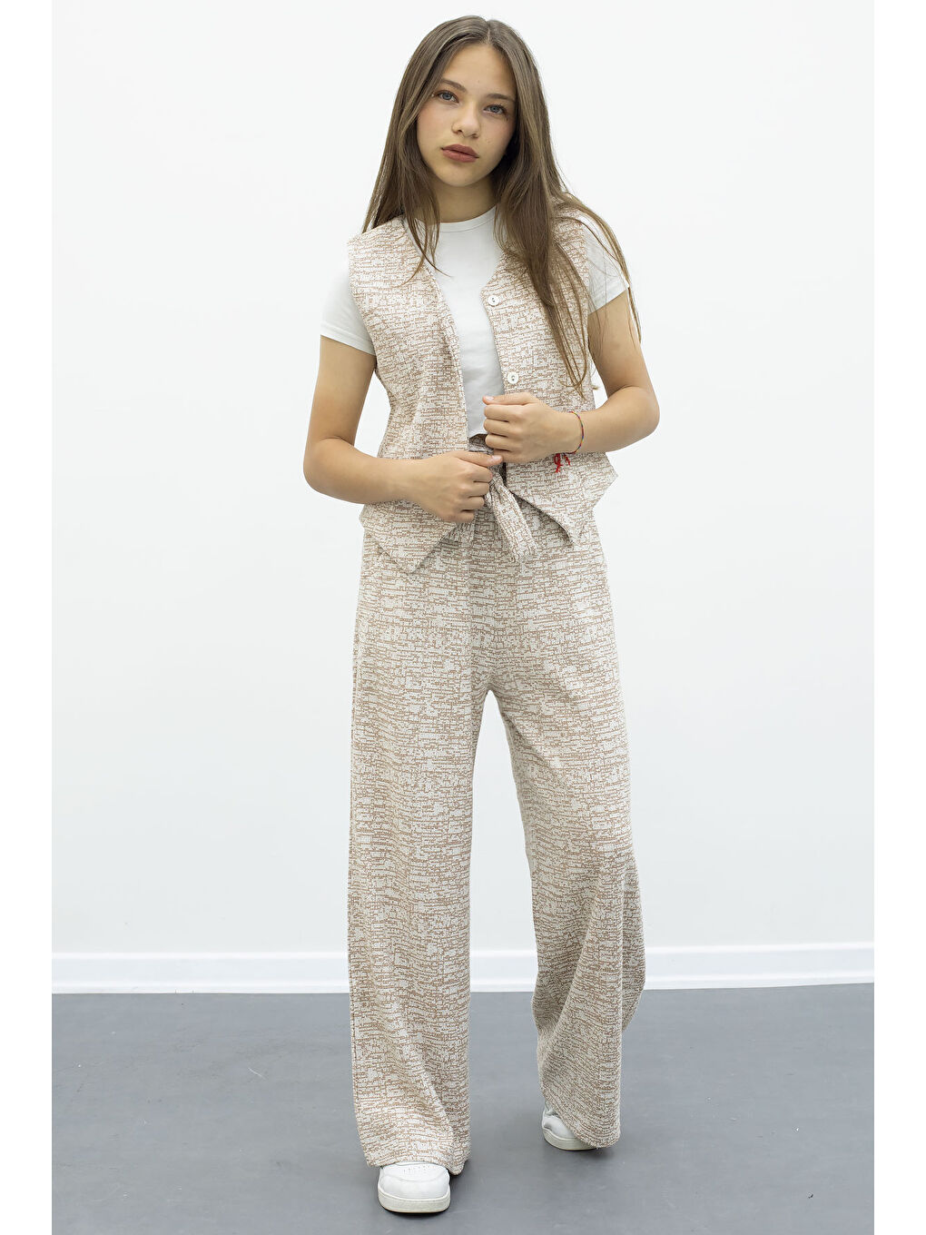 Siyah Kahve Düğmeli Yelekli Geniş Paça Kuşaklı Pantolonlu Kız Çocuk 2li Takım 21011-2