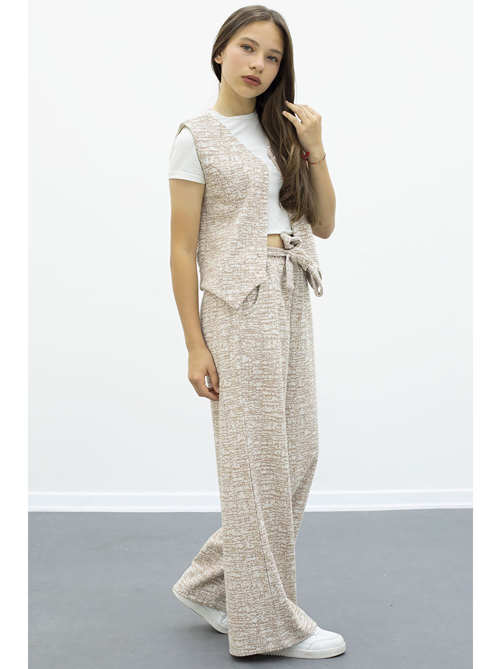 Siyah Kahve Düğmeli Yelekli Geniş Paça Kuşaklı Pantolonlu Kız Çocuk 2li Takım 21011-3