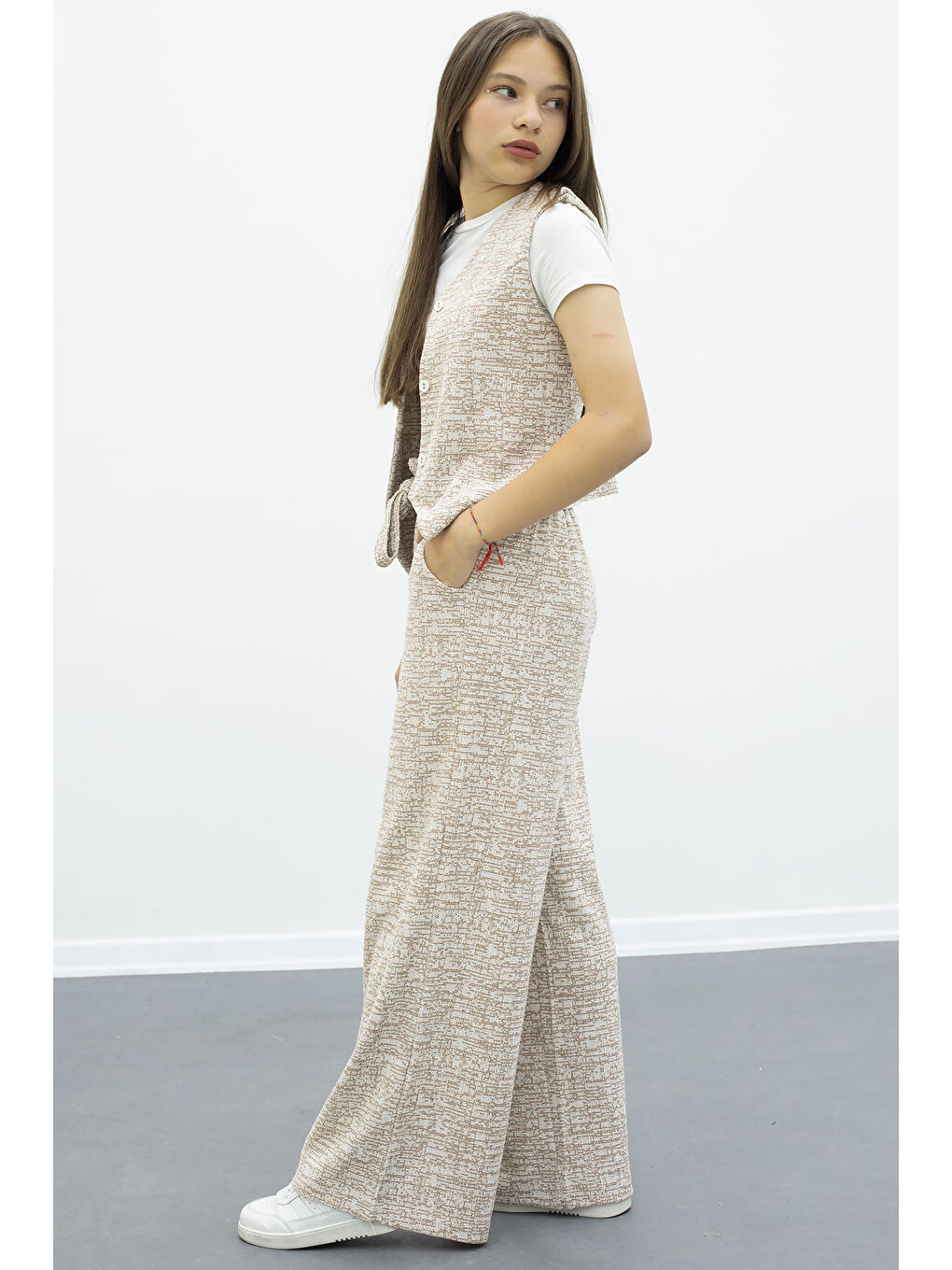 Siyah Kahve Düğmeli Yelekli Geniş Paça Kuşaklı Pantolonlu Kız Çocuk 2li Takım 21011-4