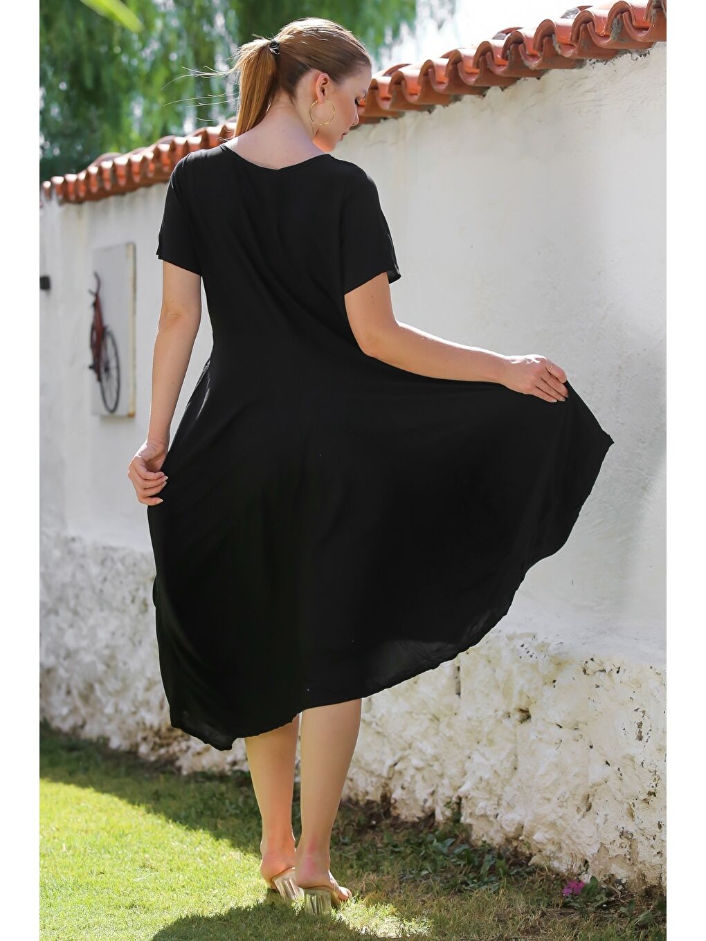 Siyah Havuz Yaka Kısa Kol Cepli Nakışlı Casual Dokuma Elbise 130 65-1