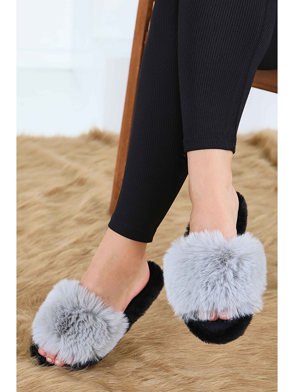 Kadın Gri Ponponlu Ev Terliği - 27782-GRI