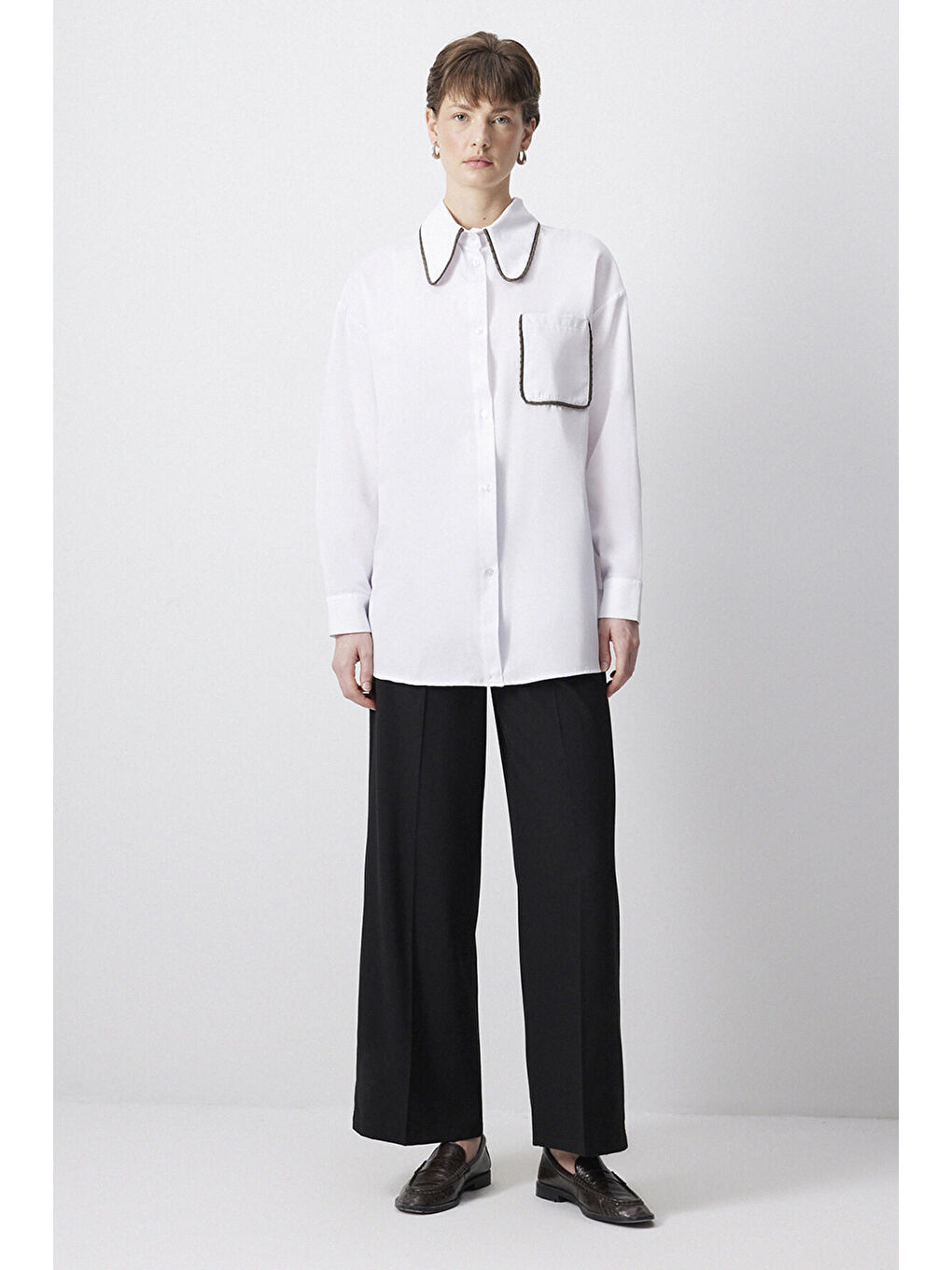 Beyaz Biye Detaylı Saten Gömlek-1